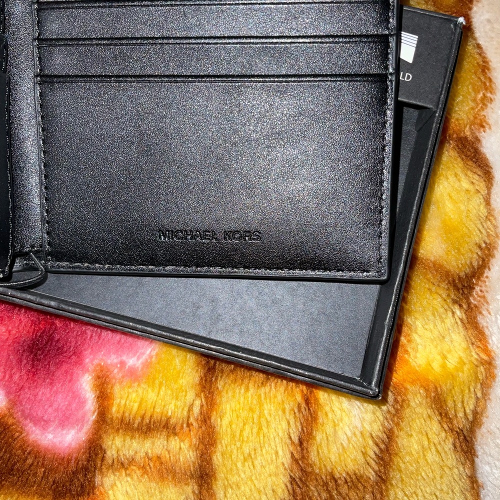 Michael Kors Men’s Billfold Wallet - Picture 7 of 9